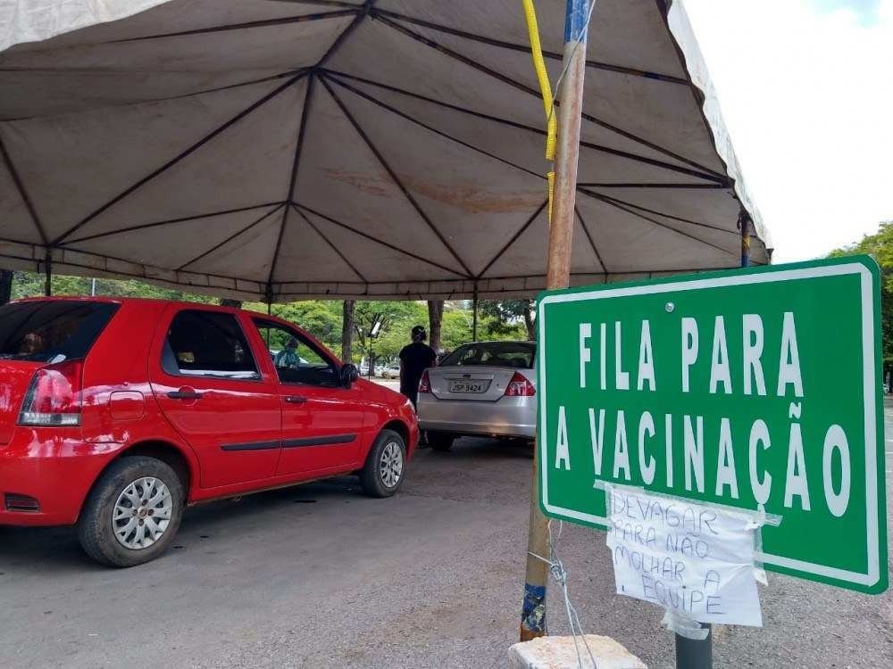 6/3/2121 - Vacinação Drive thru no Distrito Federal 