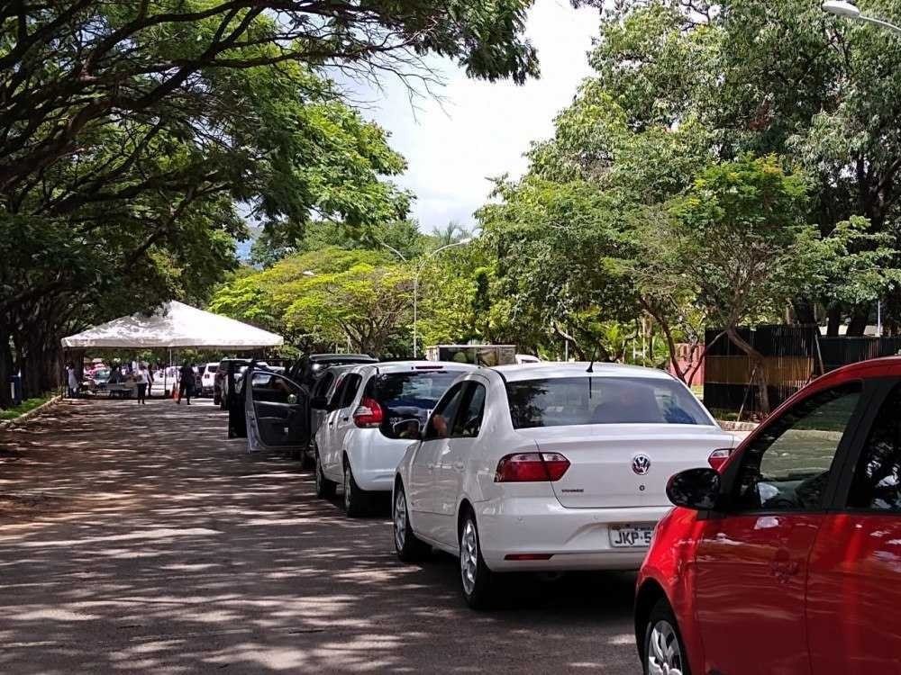 6/3/2121 - Vacinação Drive thru contra a covid-19, no Distrito Federal 