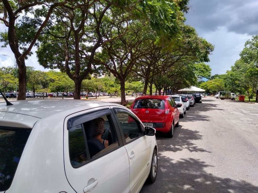 6/3/2121 - Vacinação Drive thru contra a covid-19,  no Distrito Federal 