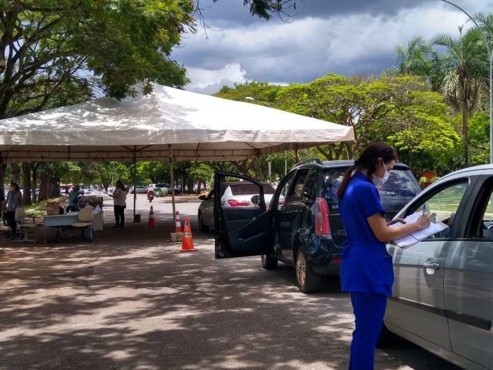 6/3/2121 - Vacinação Drive thru contra a covid-19,  no Distrito Federal 