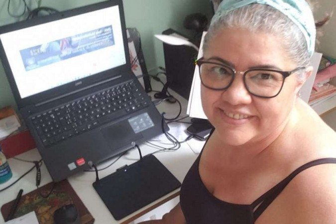 A professora de química Vânia Luiz, está otimista com a volta às aulas e com a presença dos alunos na sala de aula virtual  