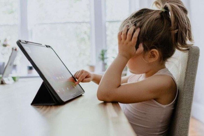 Estudantes afirmam que isolamento trouxe problemas emocionais - (crédito: Kelly Sikkema/Unsplash) Estudantes afirmam que isolamento trouxe problemas emocionais - (crédito: Kelly Sikkema/Unsplash)