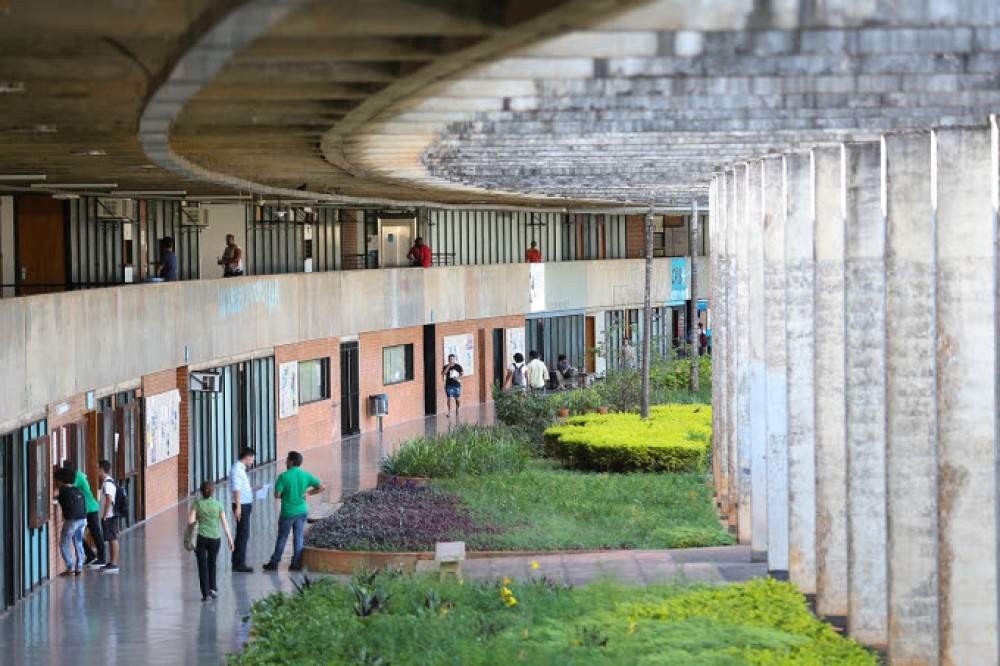 Alunos de Farmácia da UnB denunciam suspensão de estágio