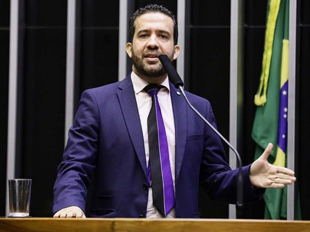 Deputado chama Guedes de 'canalha' e 'bandido' em votação da PEC