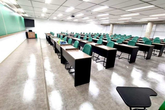 As salas do Doppler são equipadas com diversas ferramentas de mídia que diversificam as aulas e ampliam o conhecimento do aluno