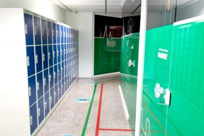 Para trazer mais conforto, o cursinho oferece armários para que o aluno possa guardar  o seu material e evite imprevistos