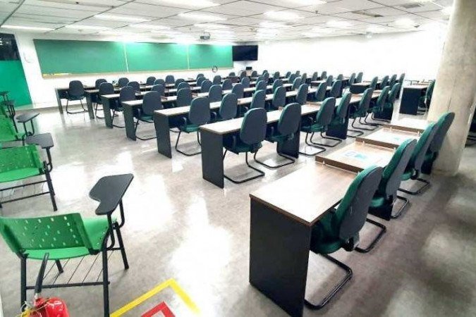 Salas amplas que possibilitam o distanciamento social e oferecem segurança e conforto na hora da aula