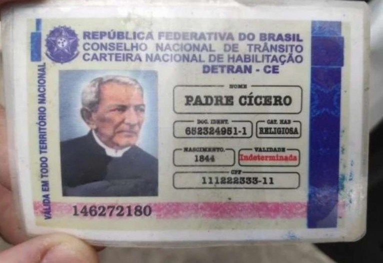 Idoso apresenta CNH com foto de Padre Cícero em Alagoas: &#39;É minha  habilitação&#39;