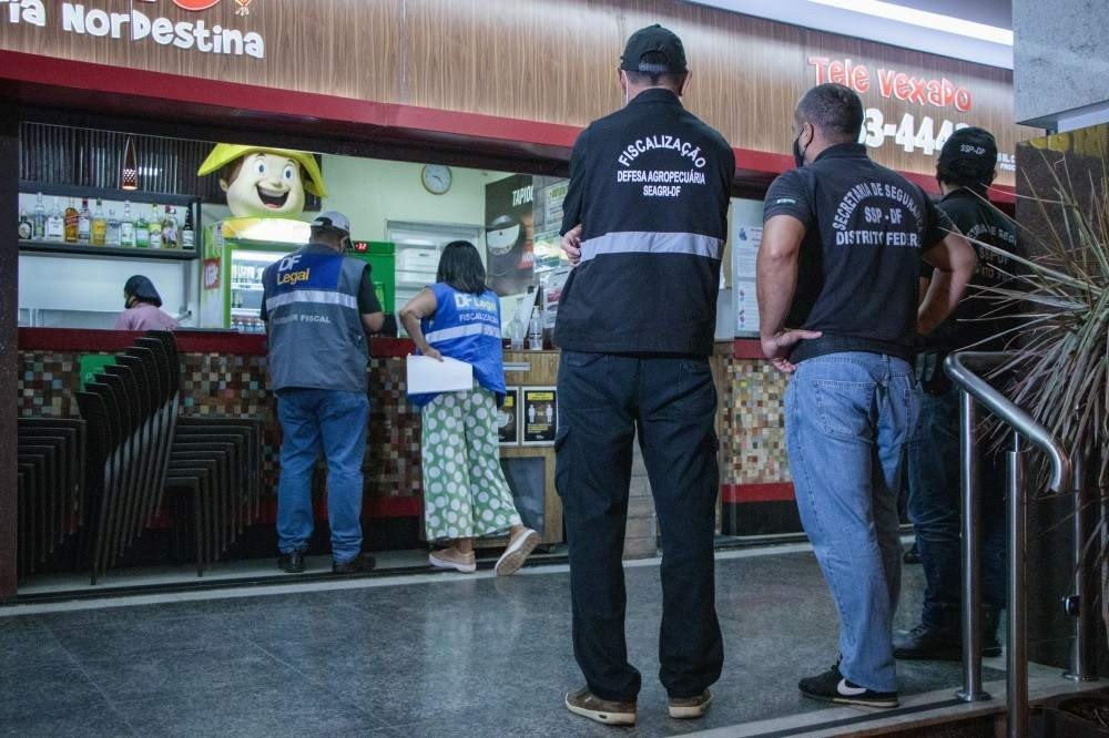 Operação Toque de Recolher, com atuação da PMDF e DF Legal, realizou, na noite de quarta-feira (10/3), 12.847 vistorias a estabelecimentos comerciais do DF