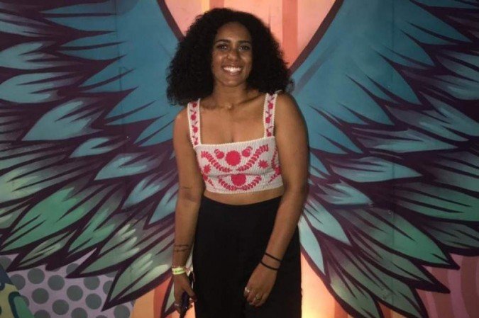 "Sou muito grata por ter entrado em uma vaga que mostra que as coisas est&atilde;o mudando. Estou num ambiente que &eacute; muito inclusivo" Fernanda Oliveira, estudante de engenharia qu&iacute;mica e estagi&aacute;ria ingressante num programa exclusivo para negros