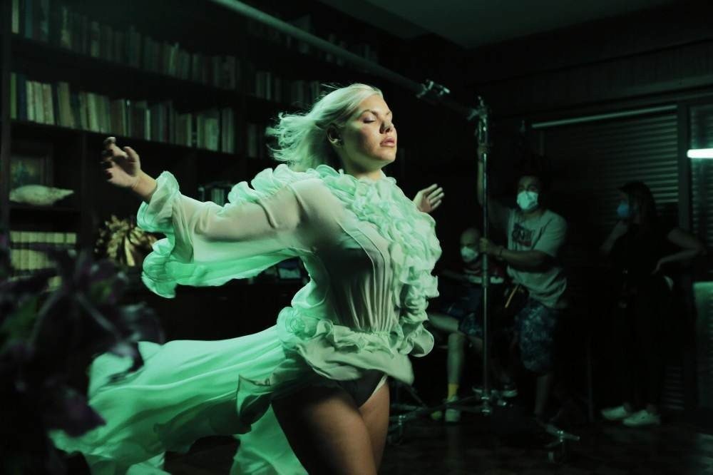 'Vou cantar também um amor mais maduro', afirma Duda Beat sobre novo single