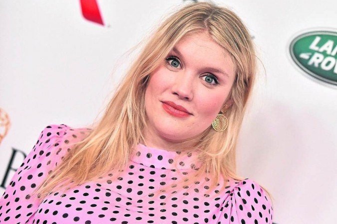 Emerald Fennell: presença marcante na direção de Bela vingança