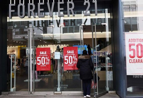 Forever 21 fecha 350 lojas depois da falência - Comércio - Jornal