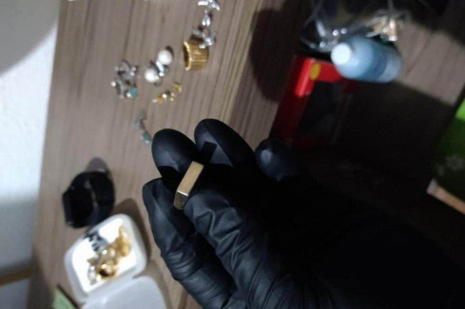 Criminosos furtavam joias, dinheiro e outros objetos de valor - (crédito: Divulgação/PCDF) Criminosos furtavam joias, dinheiro e outros objetos de valor - (crédito: Divulgação/PCDF)