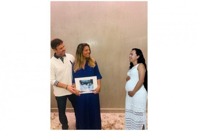 Bruna Castro e o marido esperam a chegada de Davi: felicidade e solidariedade andam juntas. Eve (D), a esposa de um primo do marido dela descobriu toda a história e topou fazer esse ato de altruísmo por Bruna  