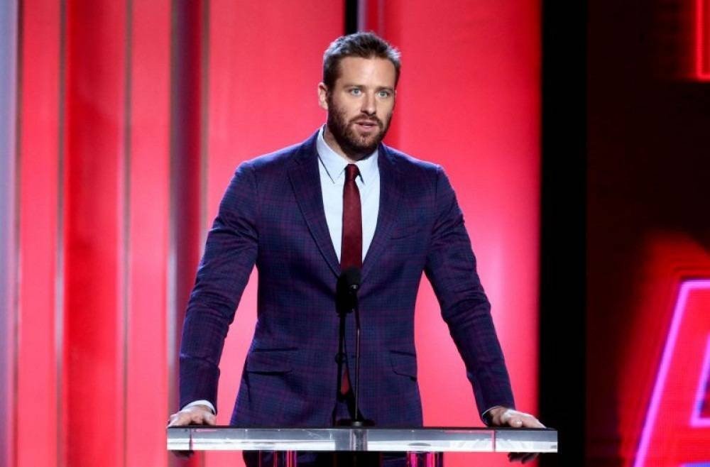 Ator Armie Hammer, de 'Me chame pelo seu nome', é acusado de estupro