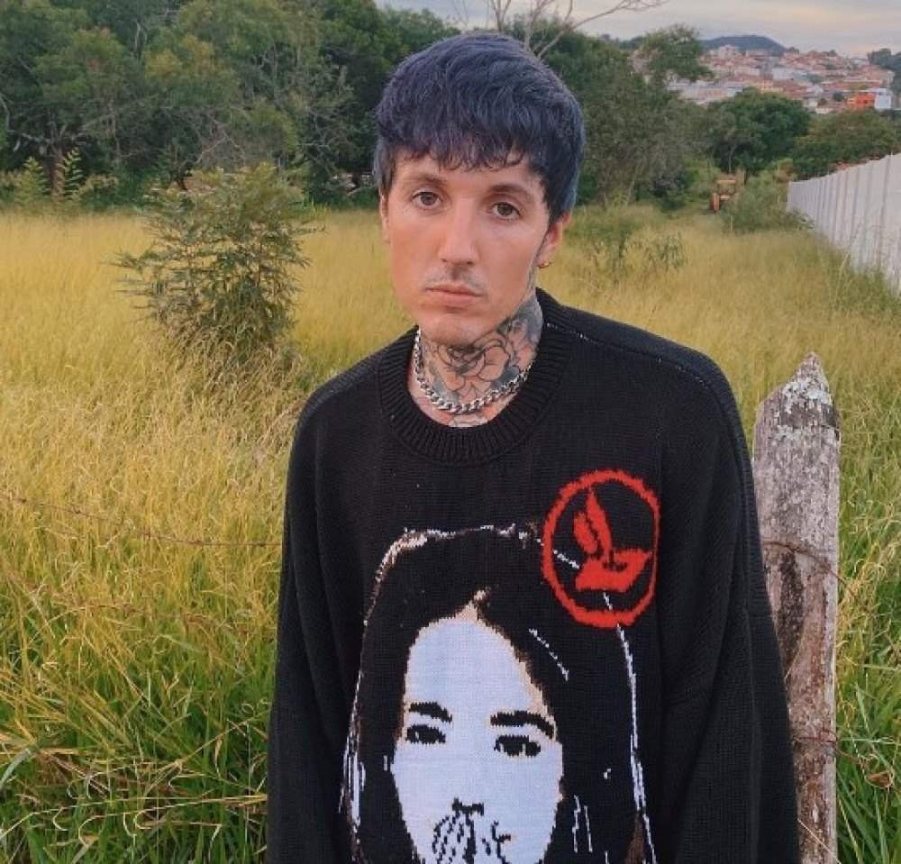 Eu sou brasileiro agora: Oliver Sykes (BMTH) celebra após receber novo  documento