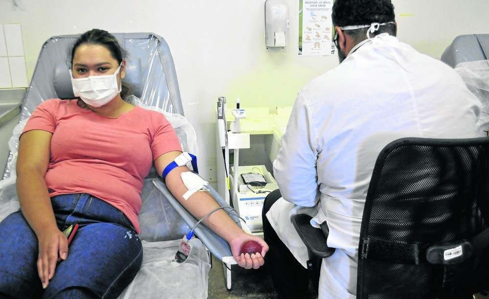 Com estoques baixos, Hemocentro convoca população a doar sangue
