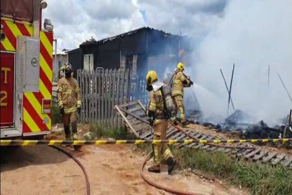 Vídeo: incêndio atinge casas do Acampamento Dorothy, em Sobradinho