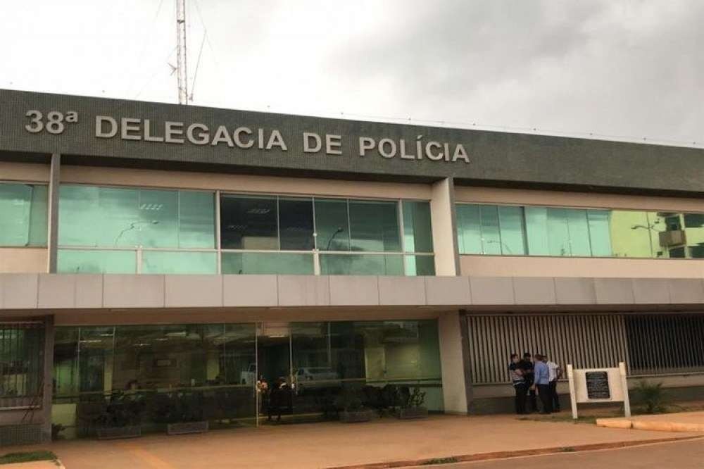 Empregada é presa ao furtar carne, sabão em pó e inseticida da casa dos patrões