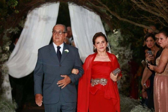 O desembargador Arivaldo Chaves e sua esposa Mariquita, também falecida recentemente, em 2015 -  (crédito: Julio Dutra/Divulgação)