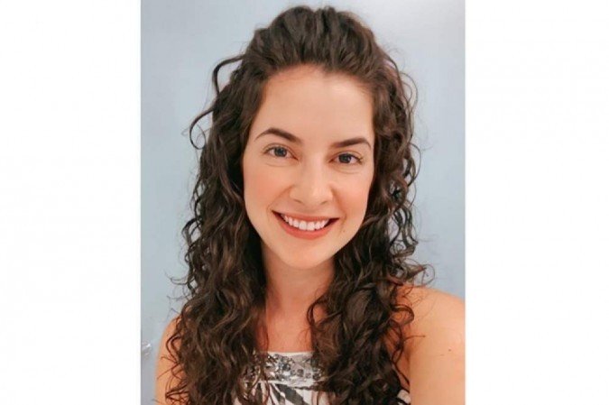 Gerente de cursinho, Laura Amorim destaca que a preparação para concursos é um investimento de médio e longo prazo, portanto, não vale a pena interromper os estudos Gerente de cursinho, Laura Amorim destaca que a preparação para concursos é um investimento de médio e longo prazo, portanto, não vale a pena interromper os estudos