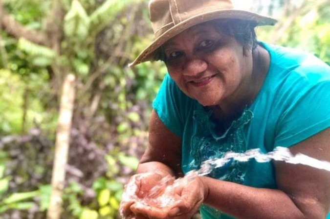 A aposentada e produtora rural Suely Damasceno Takeda, 67 anos, é responsável pela plantação de hortaliças, ervas medicinais e frutas orgânicas -  (crédito: Jeferson/Cafurn)