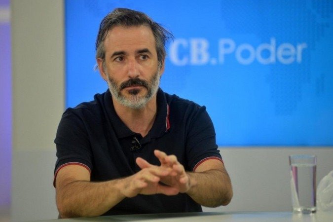 O médico epidemiologista Jonas Brant alerta sobre a necessidade de medidas restritivas duras para aliviar sobrecarga no sistema de saúde - (crédito: Ed Alves) O médico epidemiologista Jonas Brant alerta sobre a necessidade de medidas restritivas duras para aliviar sobrecarga no sistema de saúde - (crédito: Ed Alves)
