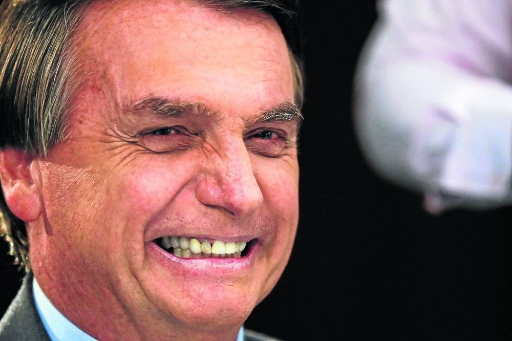 Bolsonaro a apoiador com cabelo black power: 