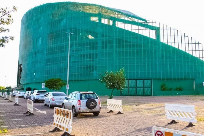 Estádio chegou a ser utilizado como ponto de testagem e, atualmente, abriga um posto de vacinação contra o coronavírus -  (crédito: Reprodução/Agência Brasília)