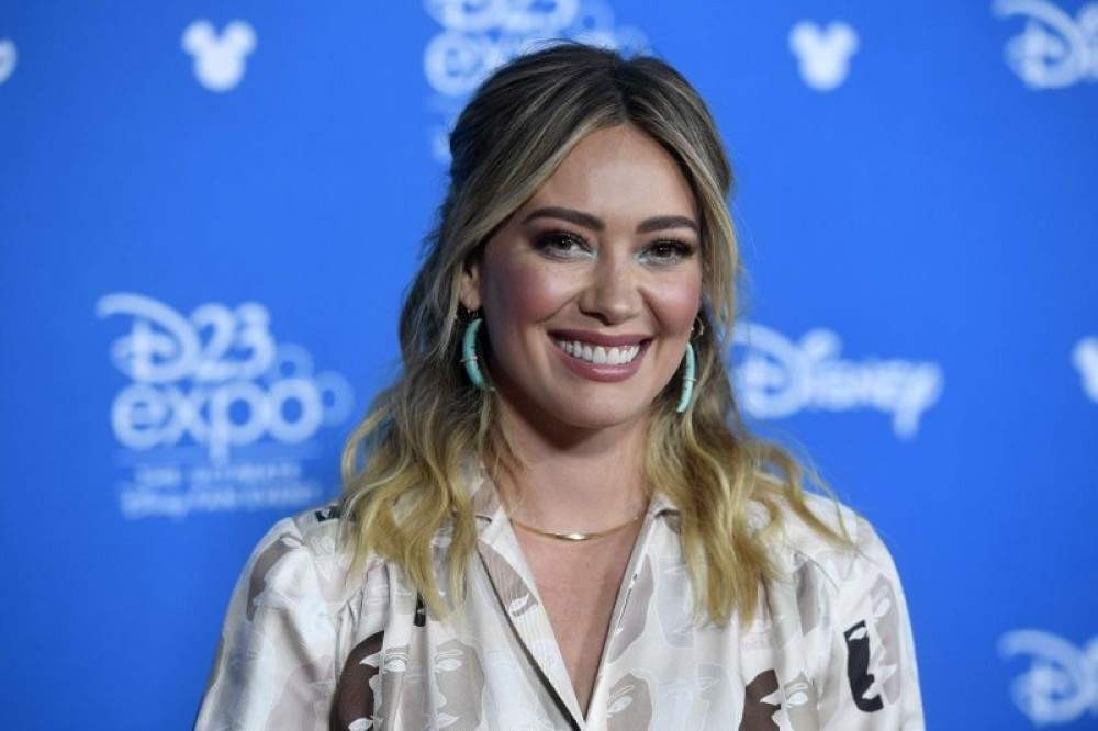 Hilary Duff divulga primeiras imagens de 'How I Met Your Father'