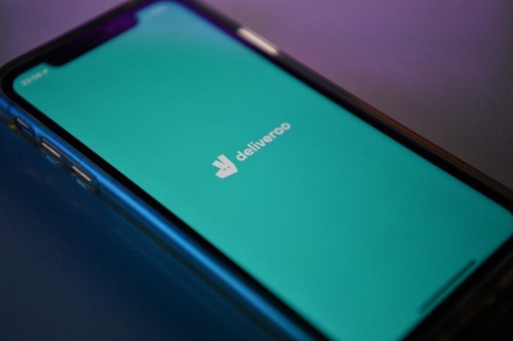 Deliveroo tropeça em seus primeiros passos na Bolsa de Londres