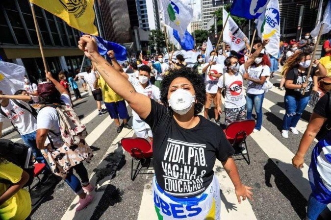 A manifestação na Av. Paulista contou com a presença da presidente da Ubes, Rozana Barroso - (crédito: Karla Boughoff ) A manifestação na Av. Paulista contou com a presença da presidente da Ubes, Rozana Barroso - (crédito: Karla Boughoff )