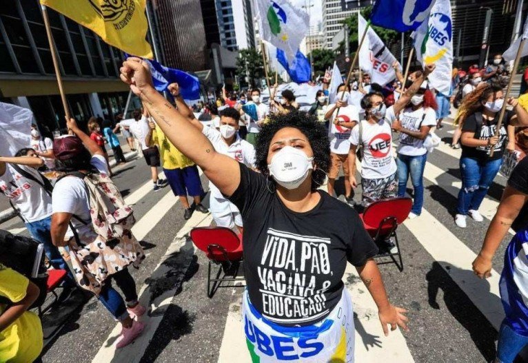 A manifestação na Av. Paulista contou com a presença da presidente da Ubes, Rozana Barroso