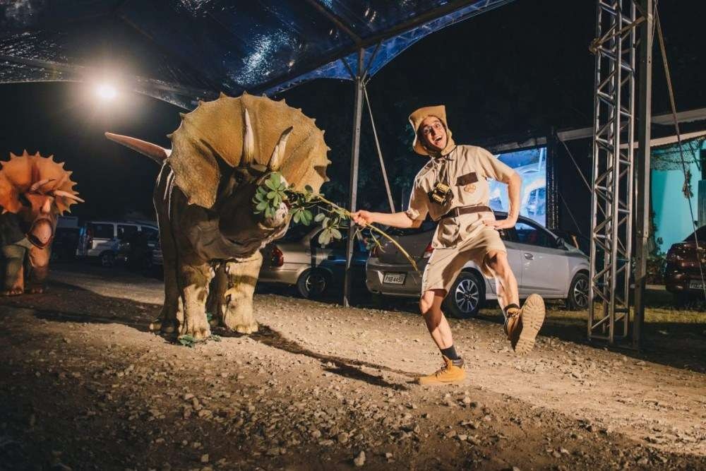 Safári com réplicas de dinossauros chega a Brasília