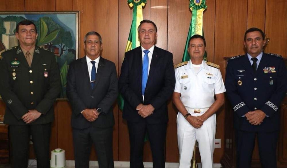 Tensão na relação entre militares e Bolsonaro deve continuar até 2022