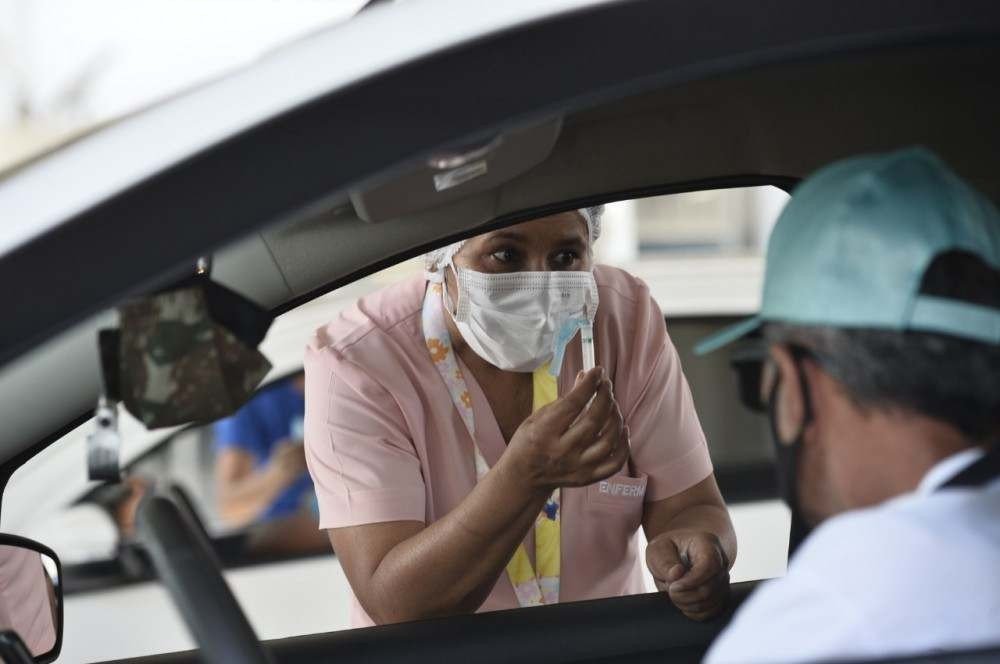 População que recebeu uma dose contra covid-19 no DF se aproxima de 386 mil