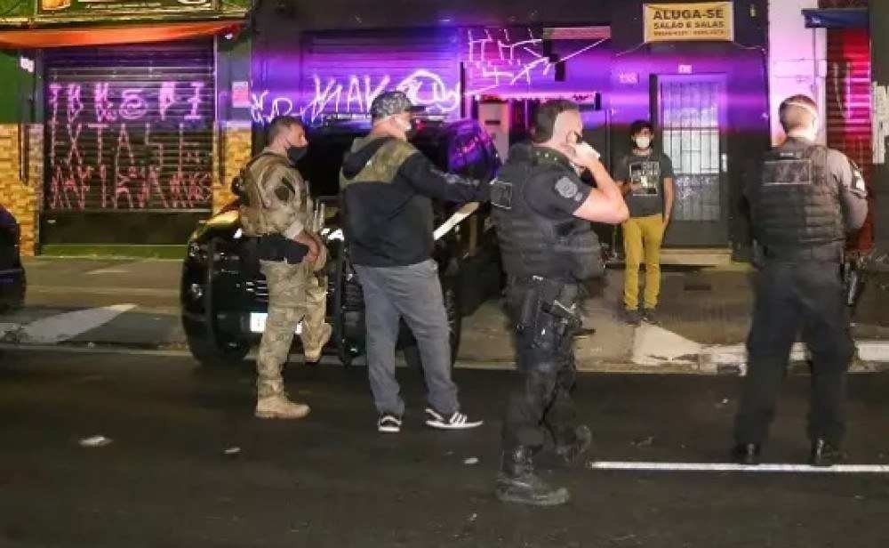 Semana Santa: Força-tarefa encerra festa clandestina e interdita lojas