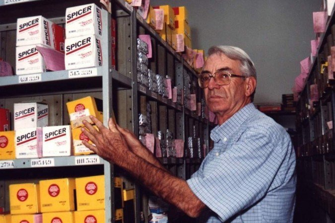 Orédio Alves Rezende chegou na capital em 1957 e fundou a primeira rede de autopeças de Brasília - (crédito: Divulgação/Arquivo pessoal) Orédio Alves Rezende chegou na capital em 1957 e fundou a primeira rede de autopeças de Brasília - (crédito: Divulgação/Arquivo pessoal)