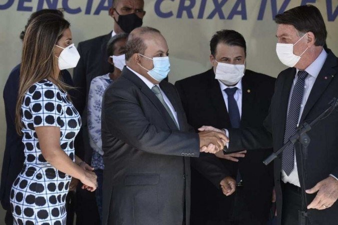 Ibaneis e Bolsonaro participaram da entrega de imóveis no Parque dos Ipês - (crédito: Minervino Júnior/D.A Press) Ibaneis e Bolsonaro participaram da entrega de imóveis no Parque dos Ipês - (crédito: Minervino Júnior/D.A Press)