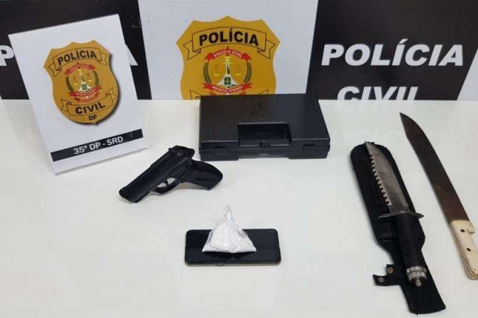 A polícia também apreendeu o celular e o carro utilizados pelo traficante - (crédito: Divulgação/PCDF) A polícia também apreendeu o celular e o carro utilizados pelo traficante - (crédito: Divulgação/PCDF)