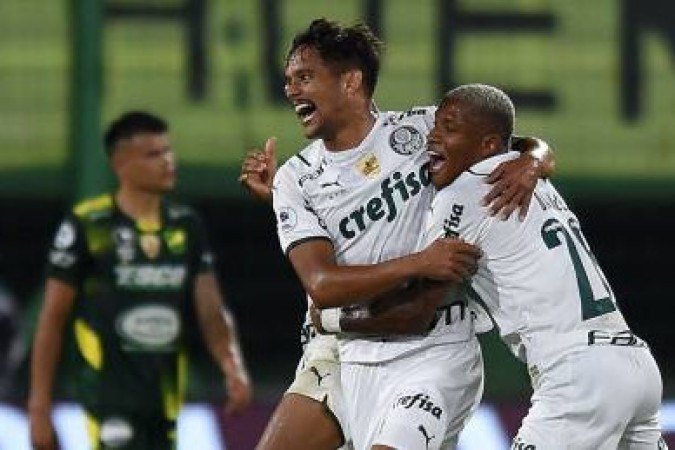 Gustavo comemora após marcar gol mais o seu companheiro de time - (crédito: MARCELO ENDELLI) Gustavo comemora após marcar gol mais o seu companheiro de time - (crédito: MARCELO ENDELLI)