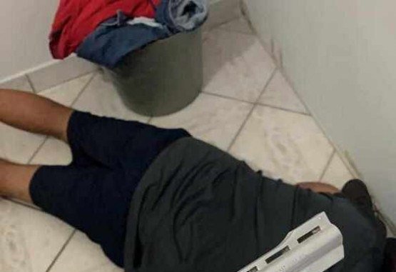 Na residência de um dos presos, a polícia apreendeu um revólver calibre 38 e munições. - (crédito: Divulgação/PCDF) Na residência de um dos presos, a polícia apreendeu um revólver calibre 38 e munições. - (crédito: Divulgação/PCDF)