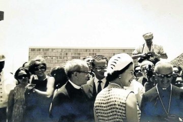 Donalva Caixeta acompanhou a visita da rainha da Inglaterra Elizabeth II a Brasília, em novembro de 1968. -  (crédito: Arquivo Pessoal)