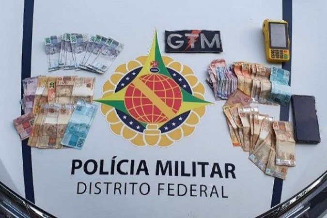 A polícia recuperou as notas falsas utilizadas pelos estelionatários -  (crédito: Divulgação/PMDF)