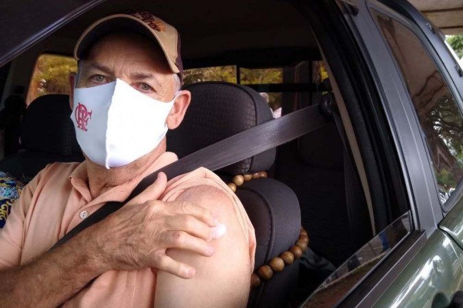 O aposentado Serafim Francisco da Cruz, 66, chegou ao posto de vacinação do Parque da Cidade após tentar por três vezes, na semana passada, receber a primeira dose na região onde mora