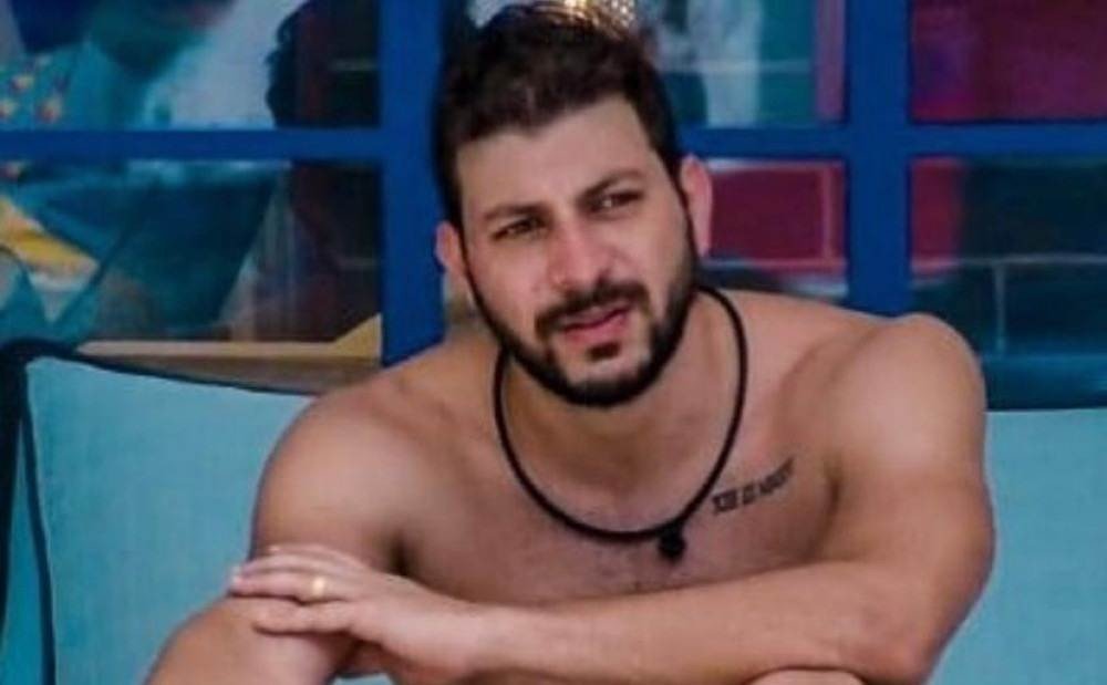 BBB21: Após ganhar liderança, Caio é alertado sobre a falsidade de Viih Tube