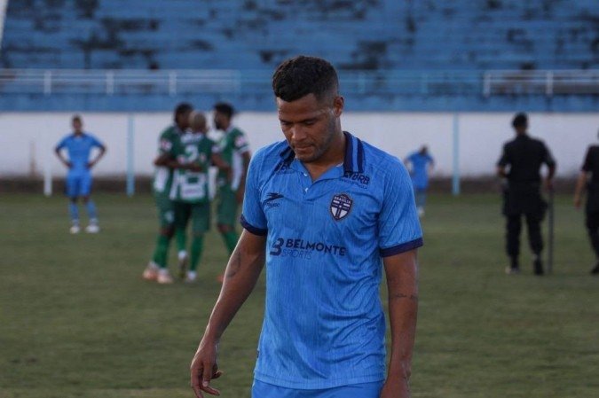 Jogador do Real Bras&iacute;lia lamenta o rebaixamento -  (crédito: Ascom/Real Brasília)