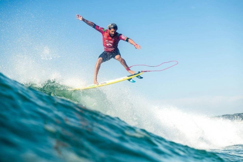 Italo Ferreira supera Medina e ganha etapa do Mundial de surfe em Newcastle