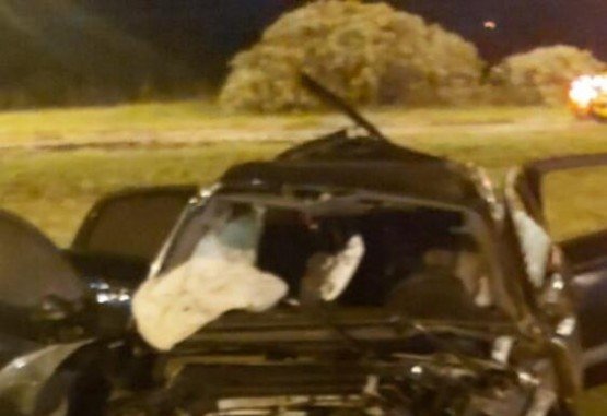 O veículo que sofreu capotagem contava com quatro ocupantes -  (crédito: Comunicação da Polícia Militar/ Reprodução)